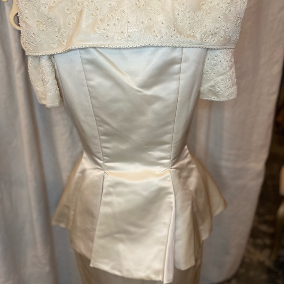 Watters Cream Gown with Flutter Sleeves and Sweetheart Neckline - Picture 4 of 5